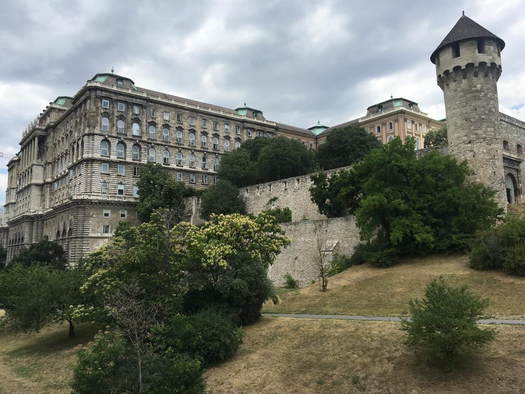 Castel View Apartment Budapest Bagian luar foto